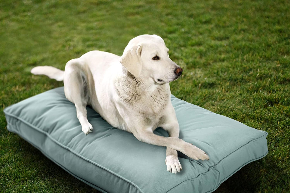 Cayenne red double-sided indoor outdoor dog bed, large size – view 2