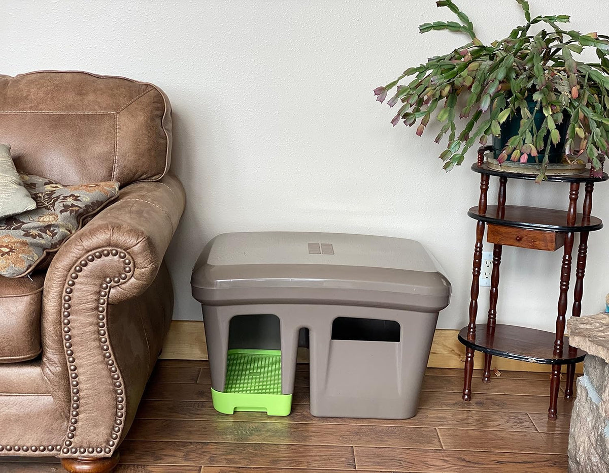 Covered cat litter box with paw-cleaning grid exit and viewing windows